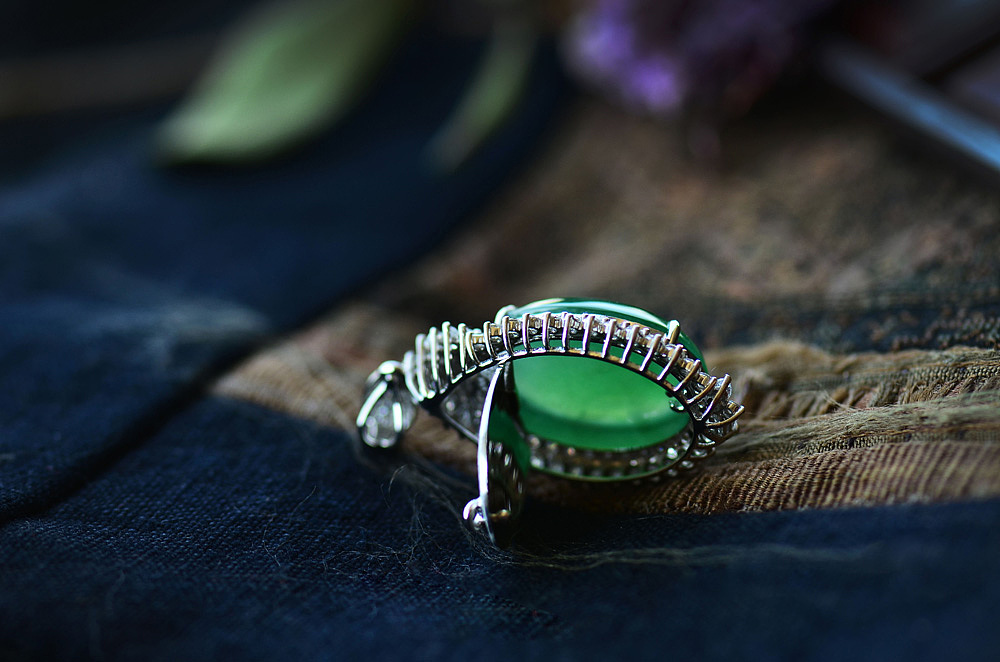 自然光下的翡翠才是真实的翡翠-精品篇