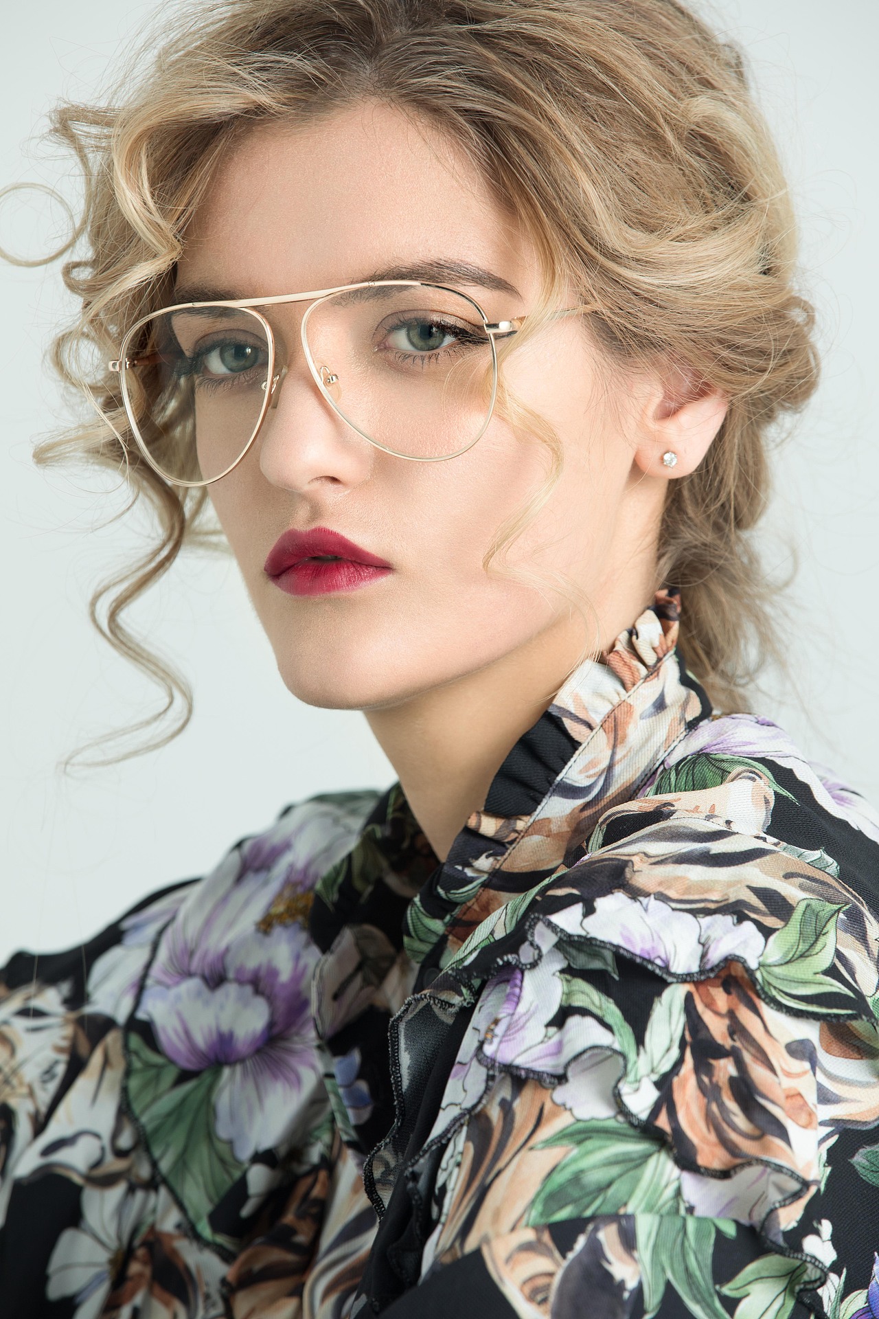 KATE-眼镜广告 | 2 0 1 9（图ZMTU3NzMxOTI0） - 时尚/艺术摄影 - 站酷设计师西南来了原创素材 - 站酷ZCOOL