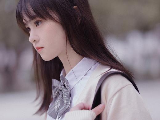 春天与制服
