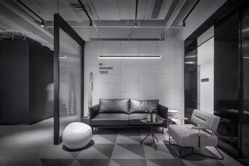 潮流速递 | 极致黑白灰,百看而不厌