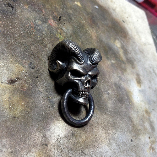  恶魔撒旦和尚头