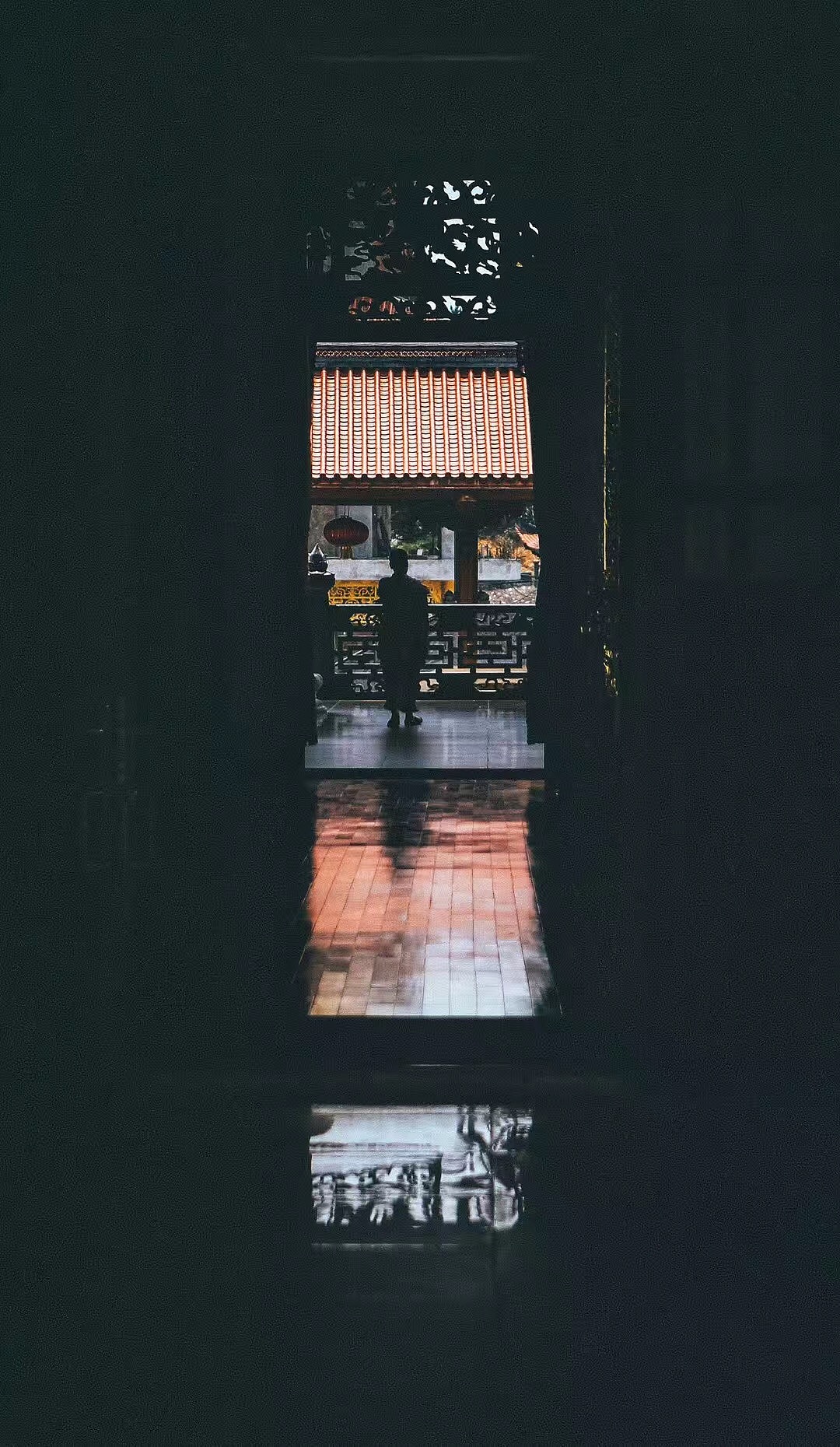 把背影纪实瞬间拼成一幅画