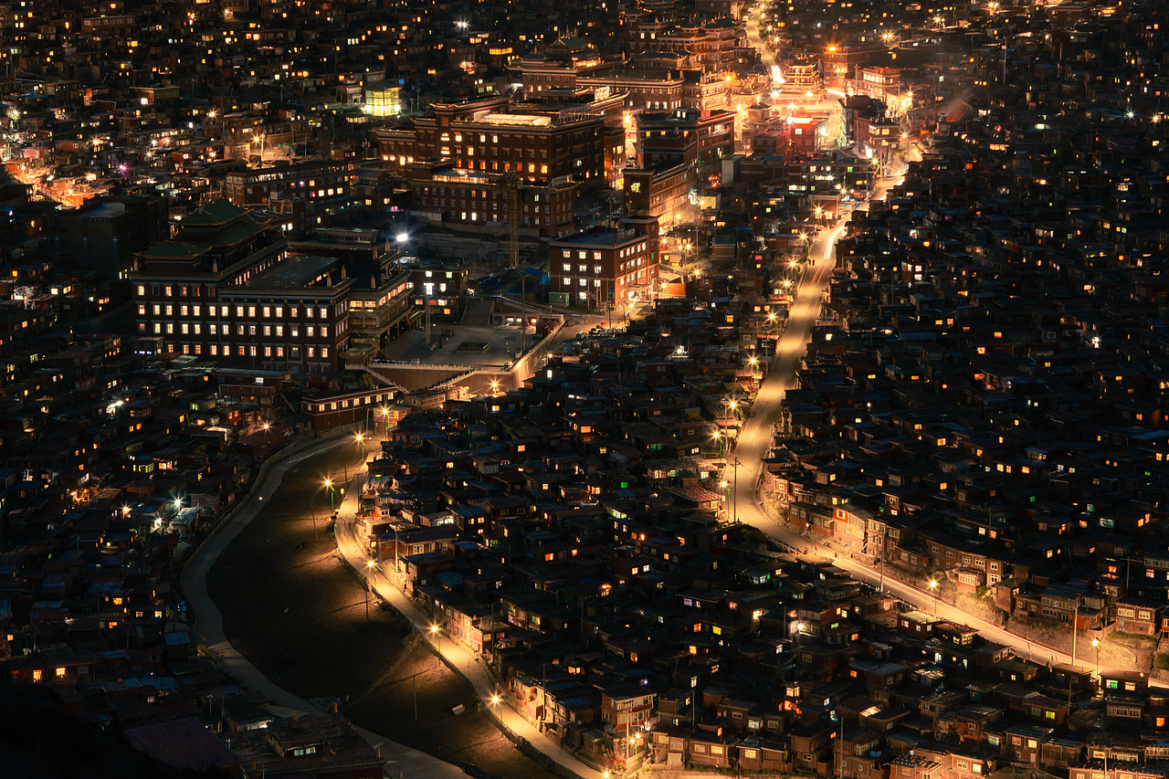 色达五明佛学院夜景（图ZMzAxMjYwOTQ0） - 人文/纪实摄影 - 站酷设计师MantaWang原创素材 - 站酷ZCOOL