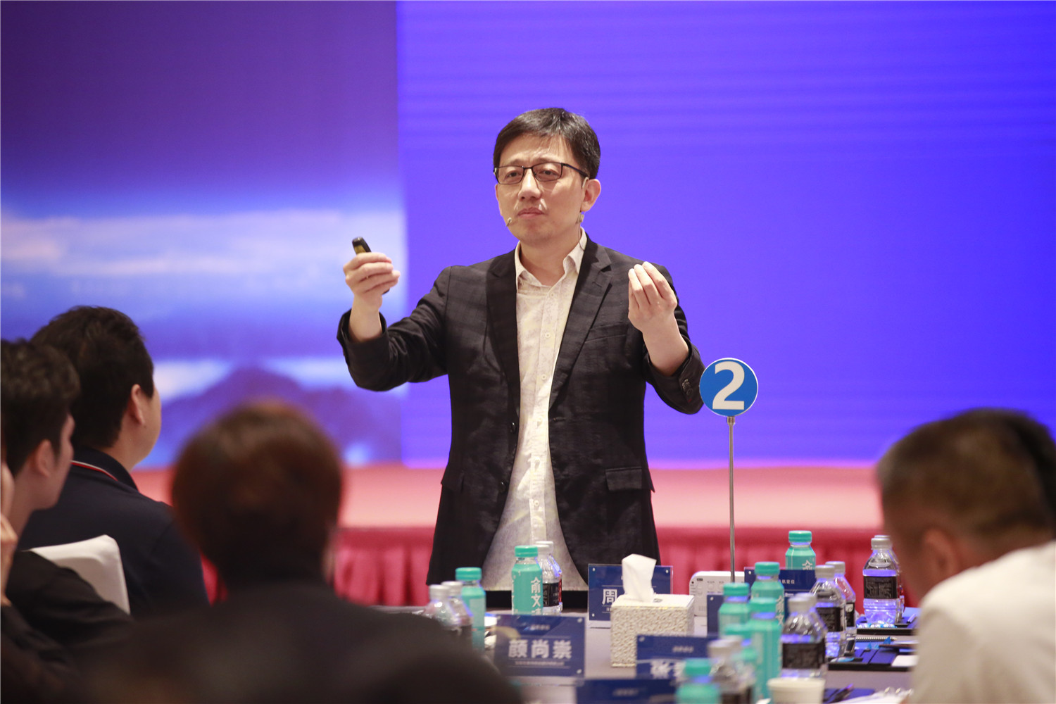 定位专家顾均辉现场演讲图