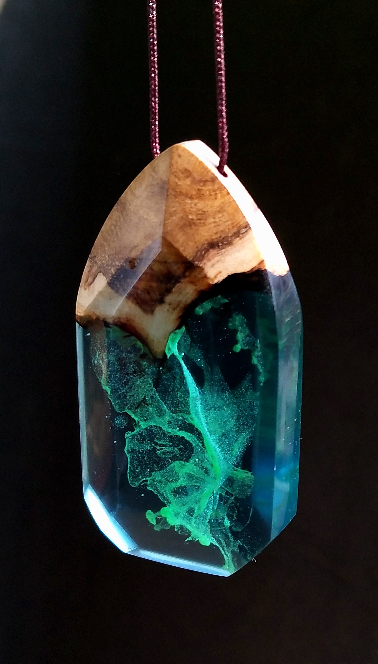 (7)树脂与木头的完美结合《绿幽灵系列挂件》(9)作品信息创作时间2018