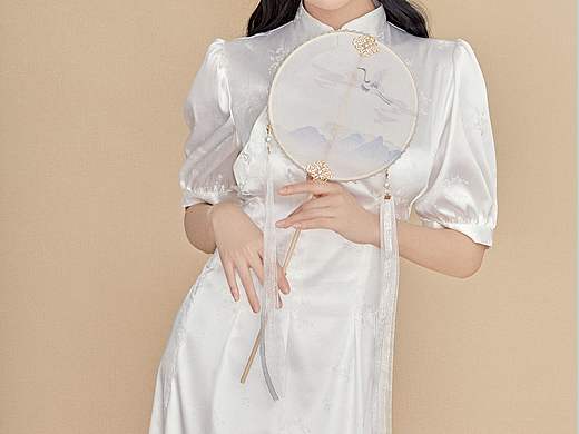 回眸一笑百媚生