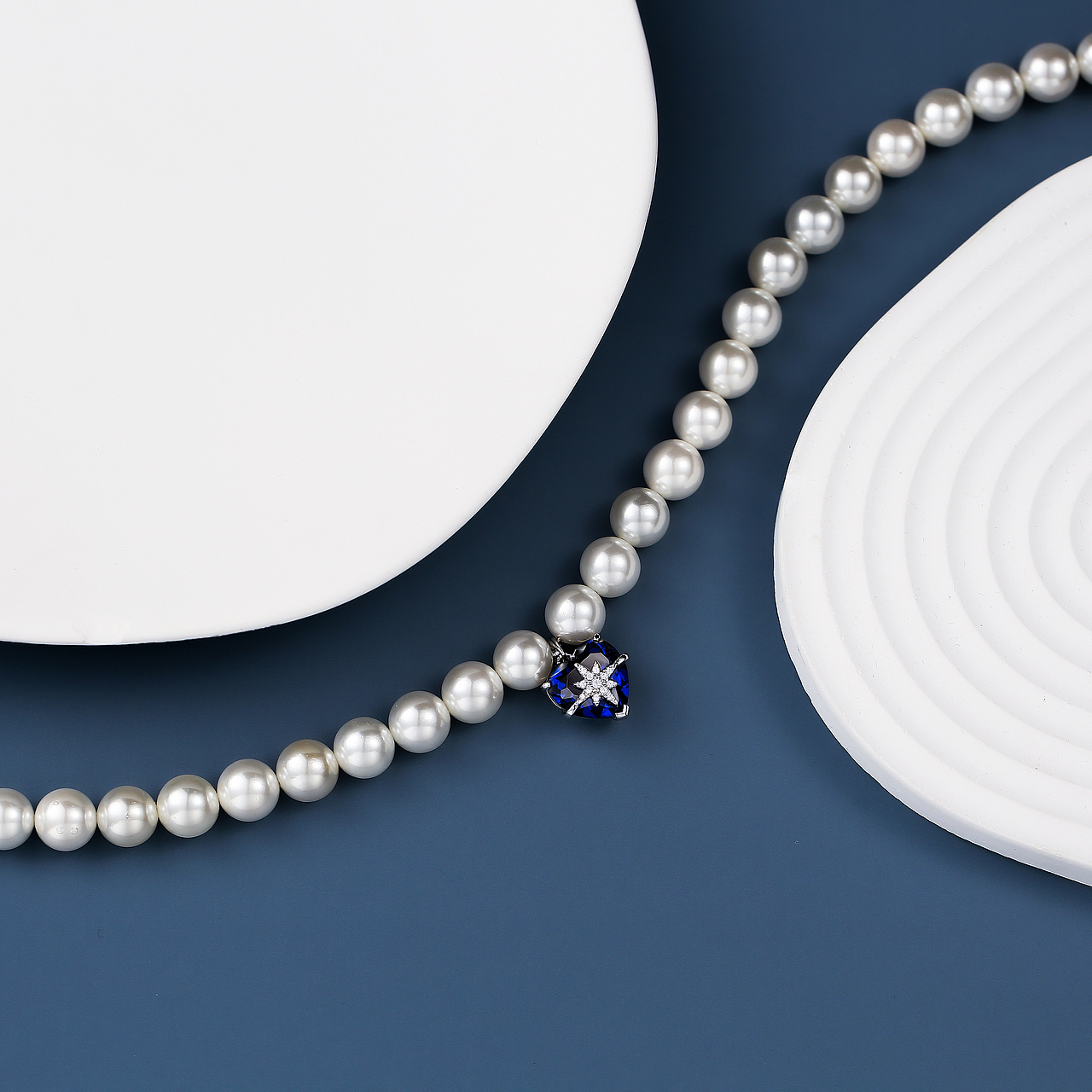 一组珍珠项链纯色背景场景组图拍摄（图ZMjY0ODQ1Njk2） - 产品摄影 - 站酷设计师摄影师吴飘原创素材 - 站酷ZCOOL