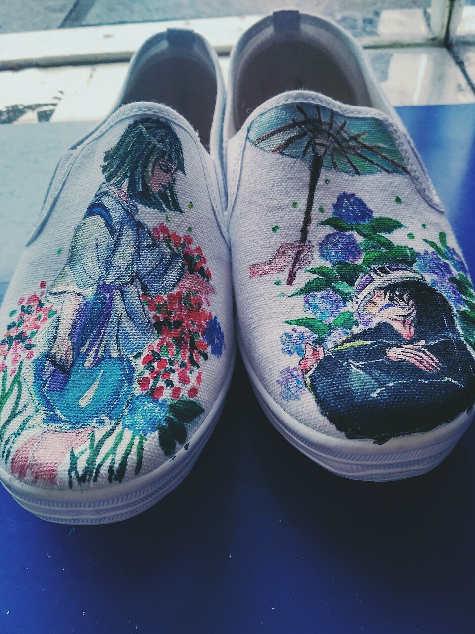 彩绘小白鞋