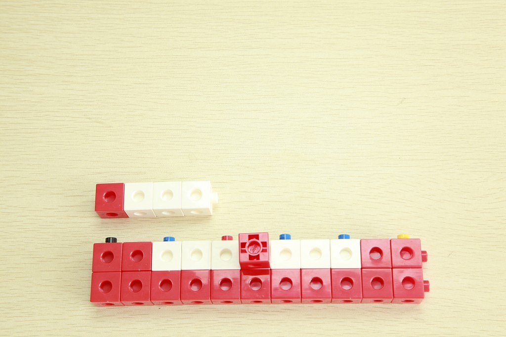 一款简单的玩具组装定格动画制作。