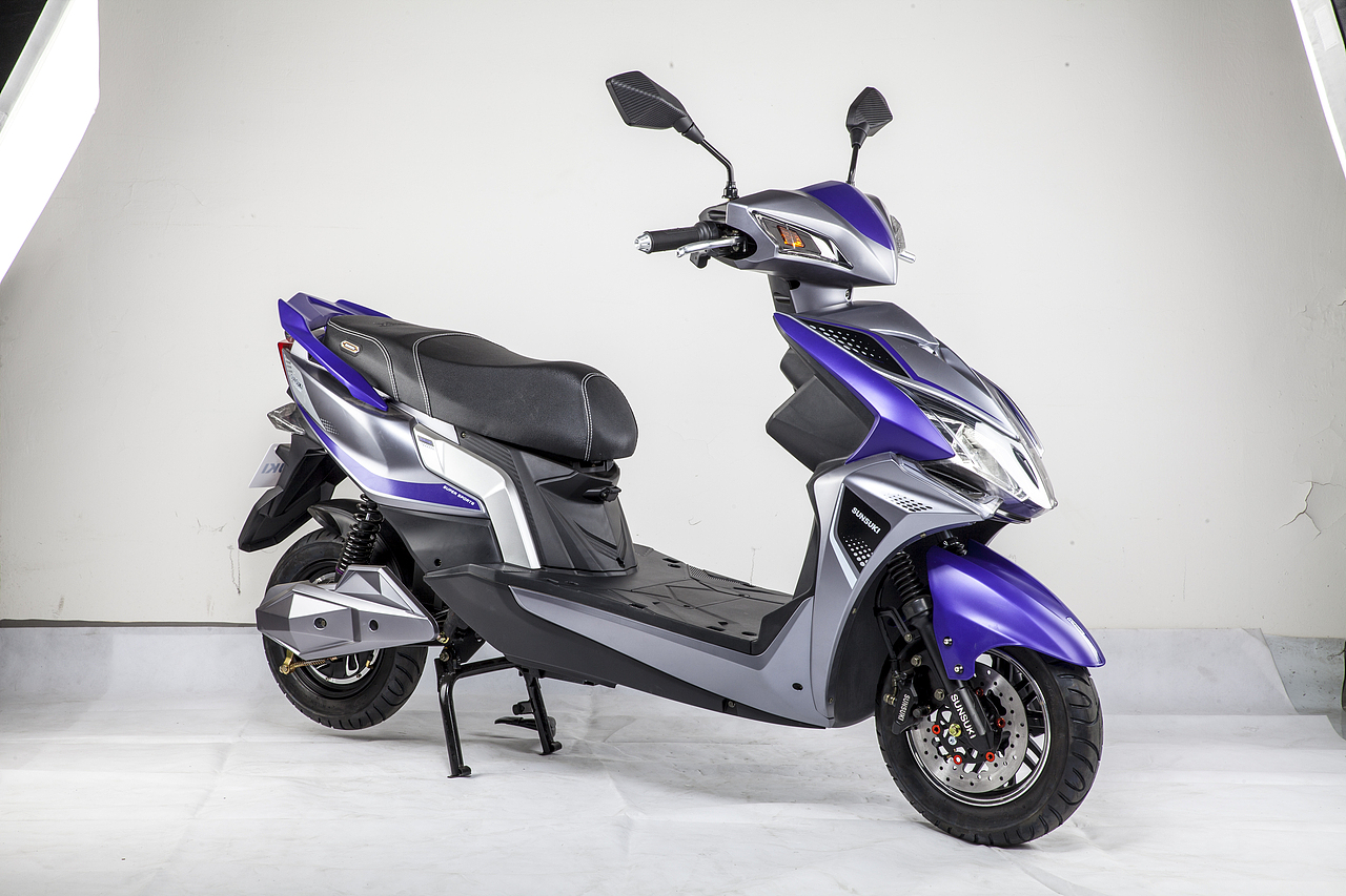 电动车电动摩托车棚拍摄影