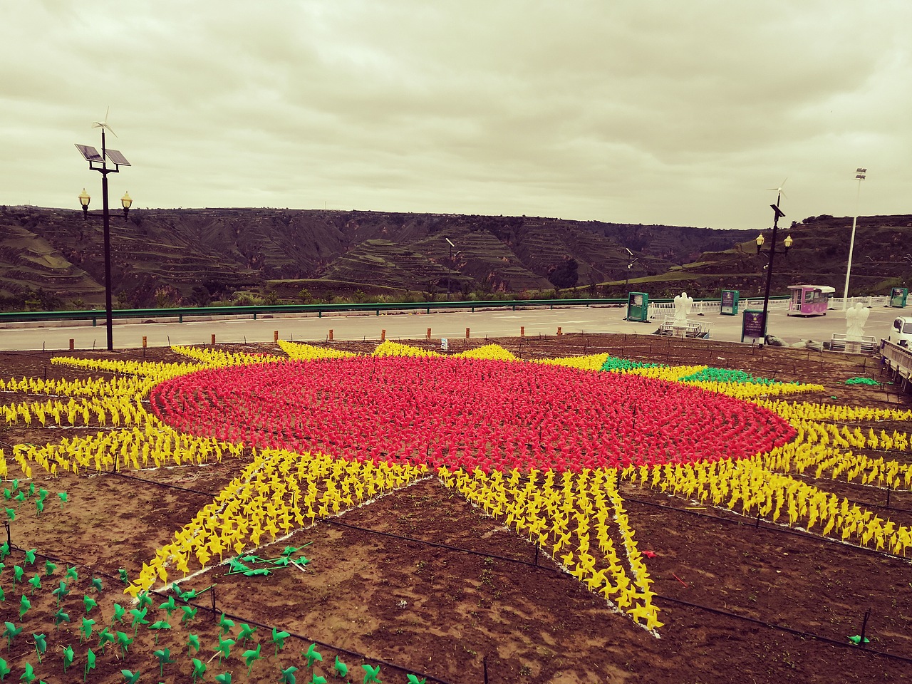 秋季七彩风车地面图案制作
