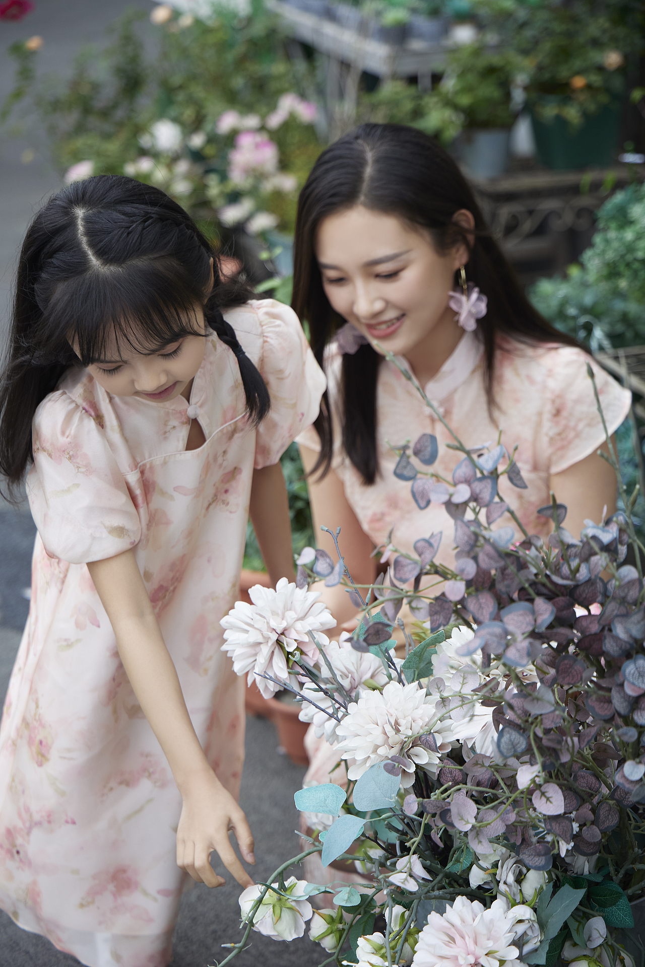 旗袍拍摄（图ZMzA0NzU3MzA0） - 产品摄影 - 站酷设计师淡总今天不瞌睡原创素材 - 站酷ZCOOL