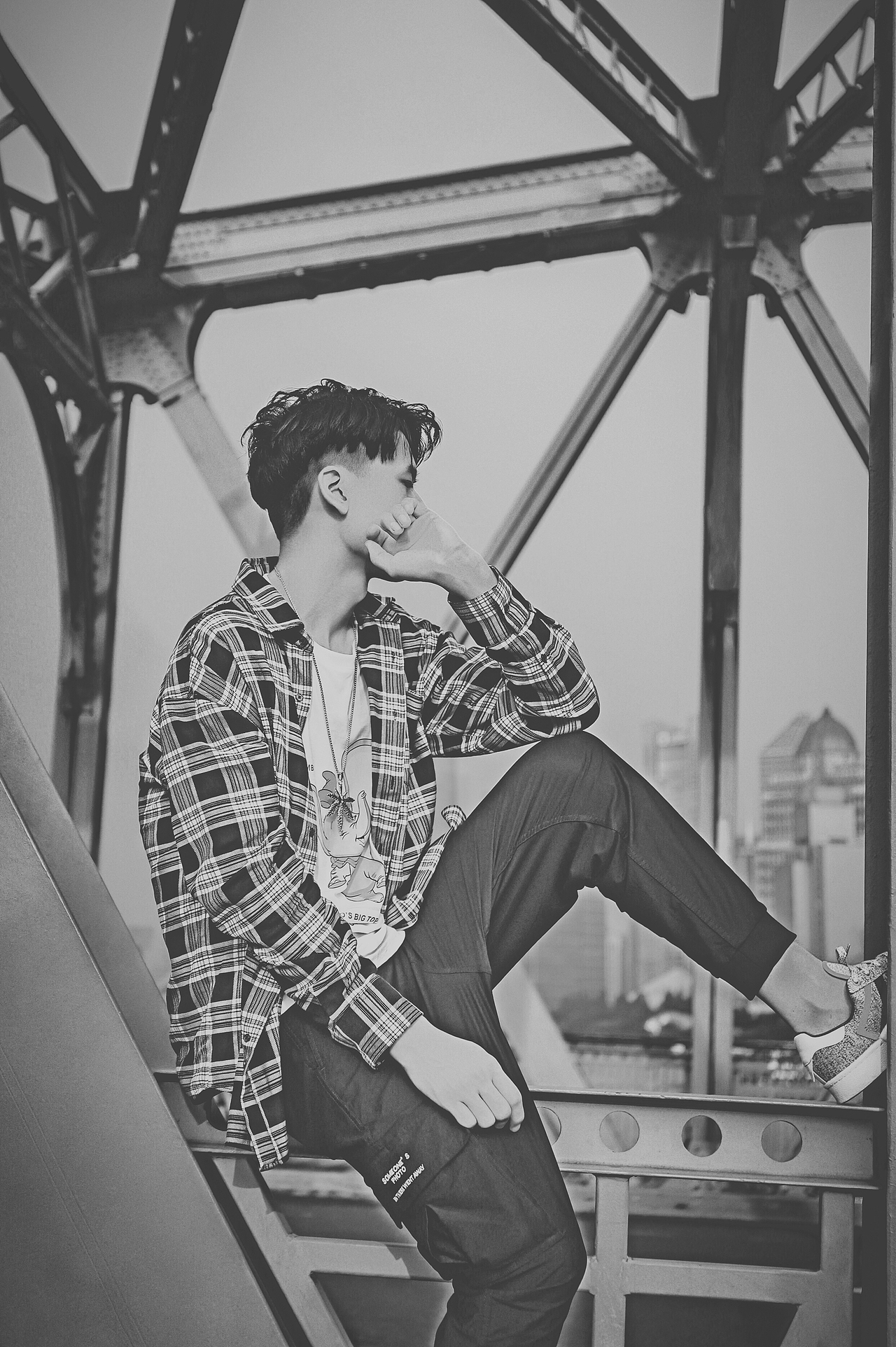 一个刚刚成年的朋友~