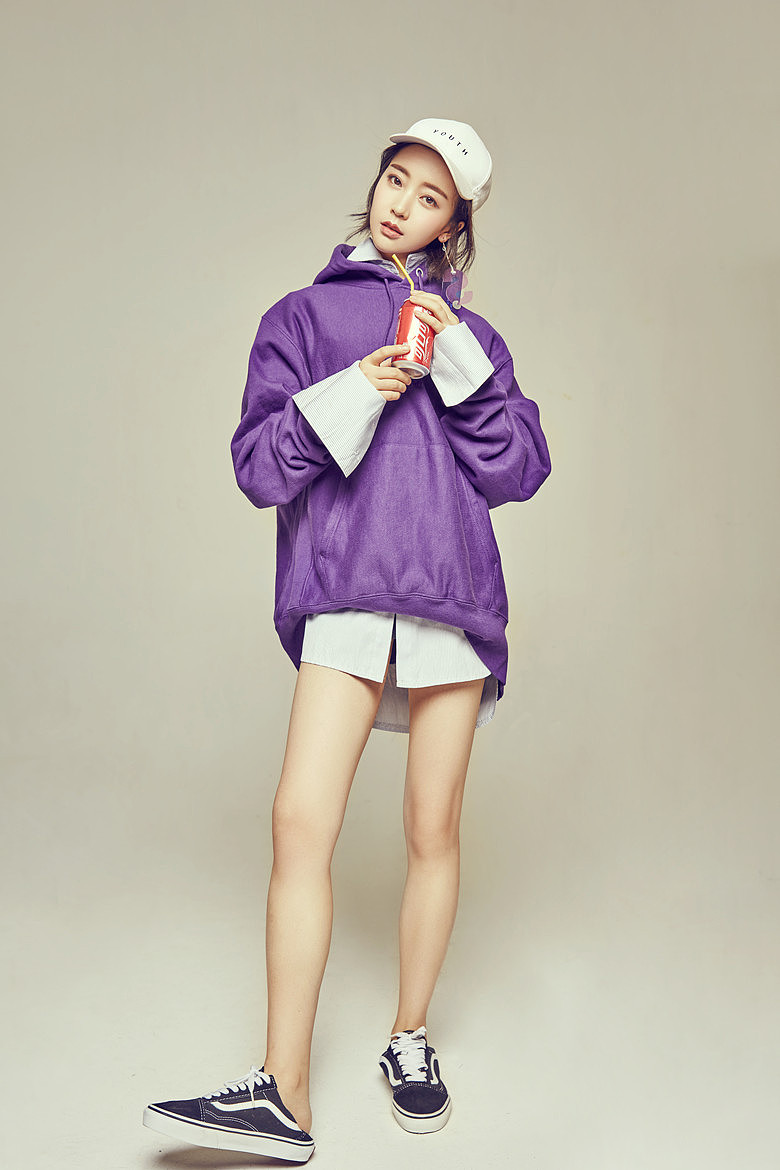 艺人费伟妮（图ZMTA2NzkzMTE2） - 人像摄影 - 站酷设计师漂白狗原创素材 - 站酷ZCOOL