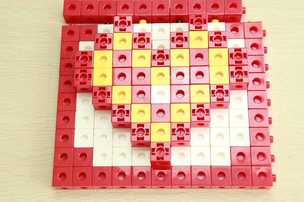 一款简单的玩具组装定格动画制作。