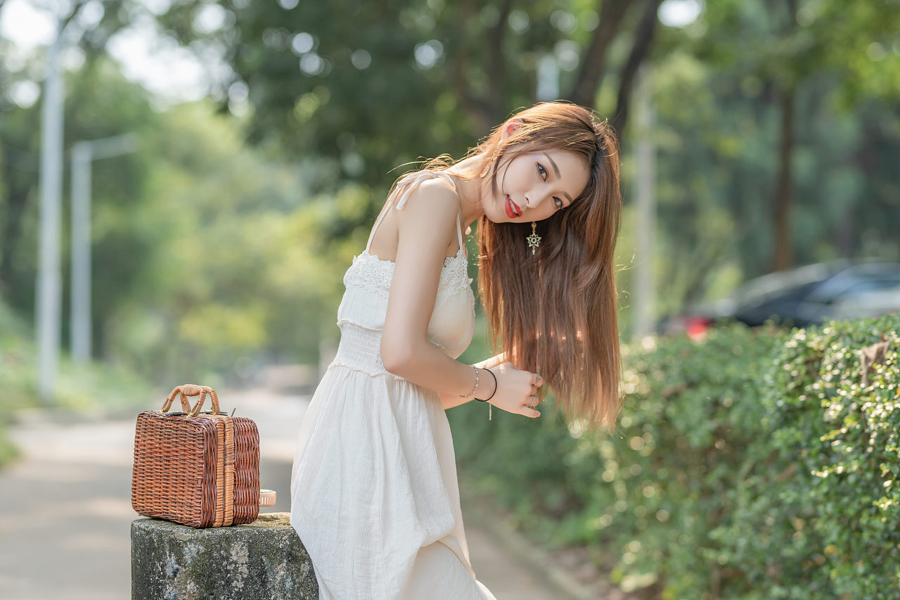 有种语言，无须出声，在默契中足够温暖。 出镜:丽盈