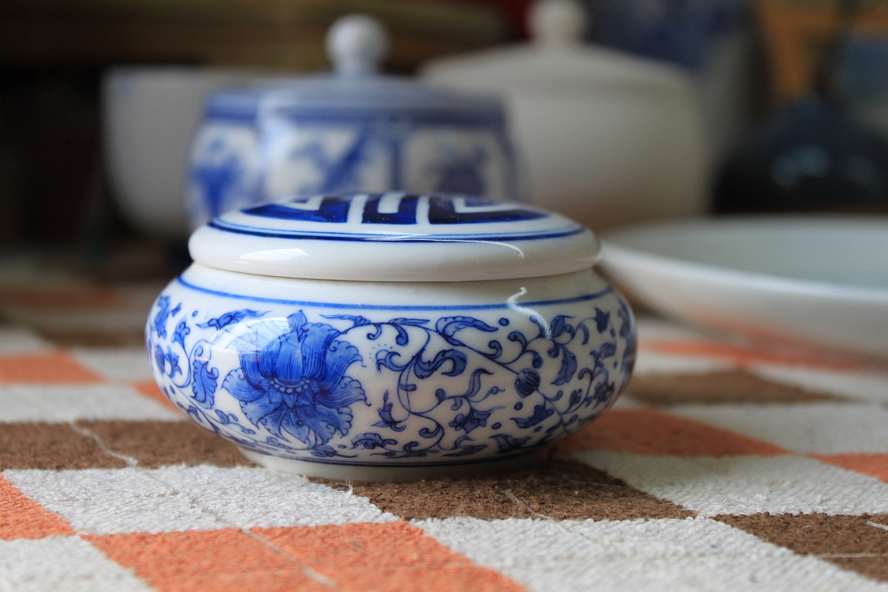 原创手绘青花陶瓷茶叶罐———《八宝》《缠枝莲》