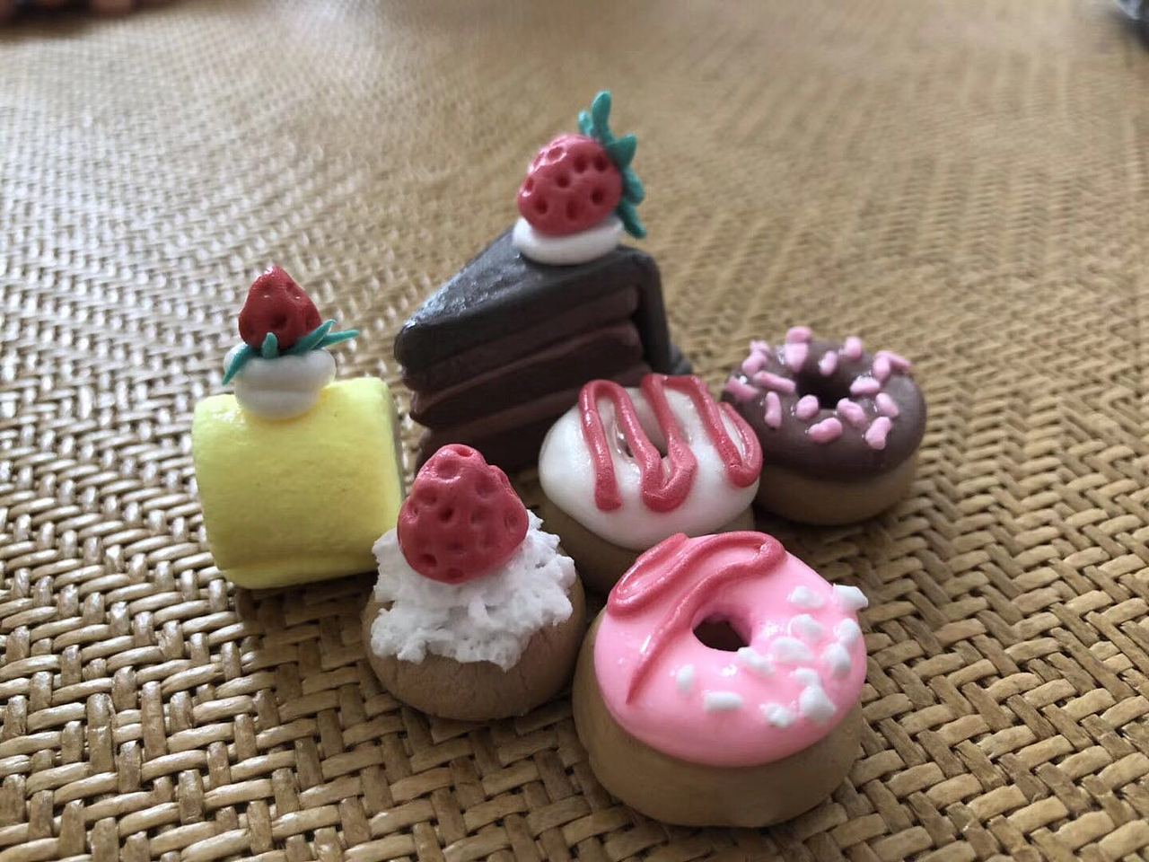 一组超轻黏土食玩和软陶小胖妞的组合