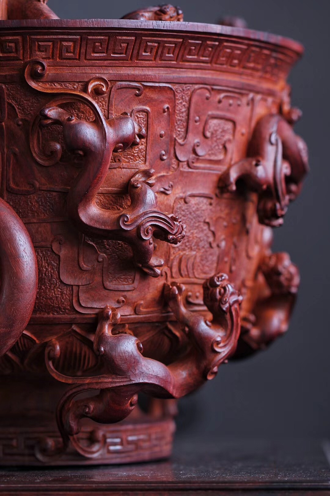 超大“螭龙捧寿杯” 