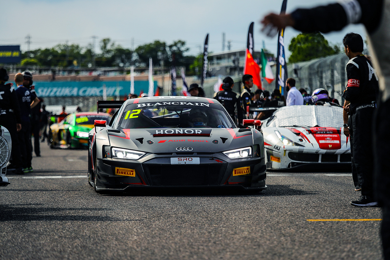 奥迪2019 BP Suzuka铃鹿赛车海报