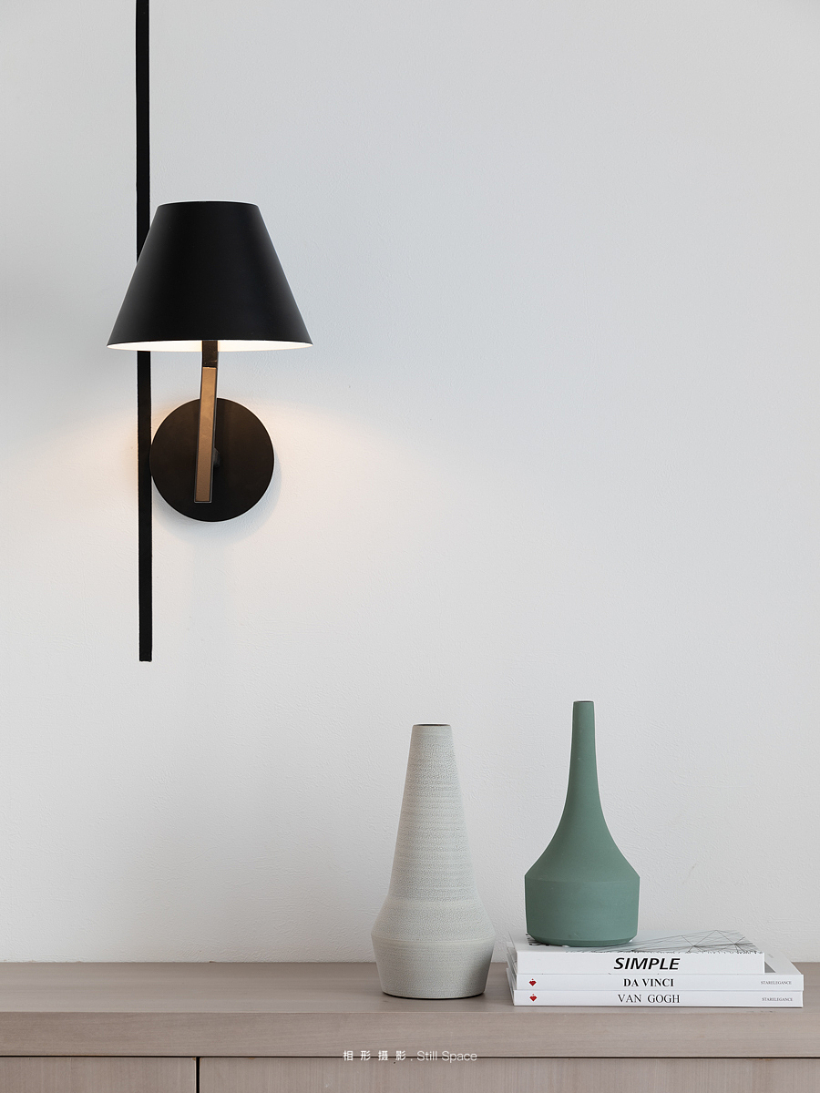 清冷的时光静静流过千年岁月，在血脉中、在眉宇间，我们与生俱来地继承了专属于东方的文化，精神，艺术，用我们自己的方式表达着对生活的热爱和对空间的理解。
<br><br>古时，人们用一颗匠心和勤劳的双手盖房子。<br>如今，我们用扎根内心的情怀和眷恋来盖......<br><br><br>不繁不凡