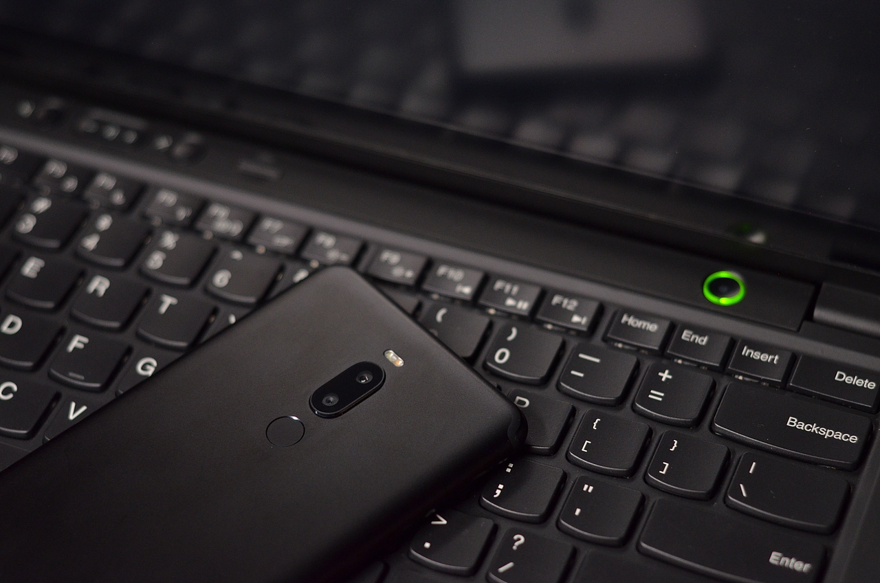 魅族NOTE8 手机/静物摄影/科技/骁龙处理器（图ZMTM1NTc2NzEy） - 产品摄影 - 站酷设计师白纸上的艺术原创素材 - 站酷ZCOOL