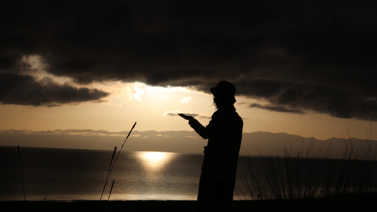 青海湖人像剪影（图ZMTMzMjE1OTg0） - 人像摄影 - 站酷设计师梦醒时分sr原创素材 - 站酷ZCOOL