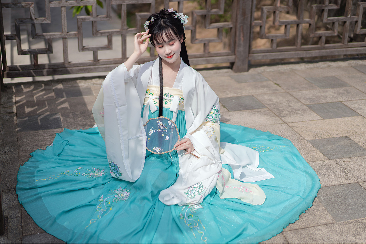模特:兔子 汉服古风商品图 汉服写真