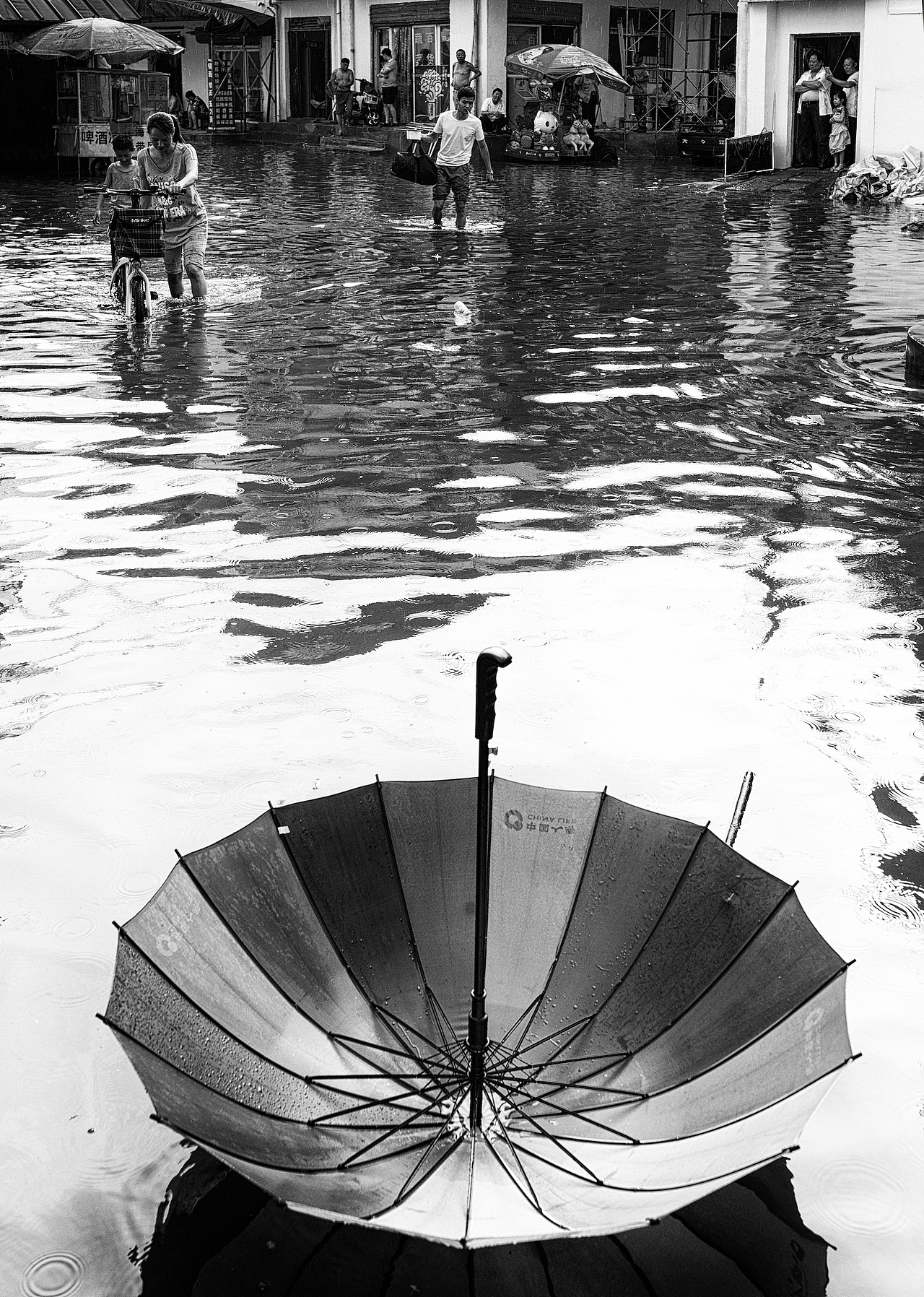 雨天和阴天（图ZODYyNDEyNDQ=） - 人文/纪实摄影 - 站酷设计师RainForces原创素材 - 站酷ZCOOL