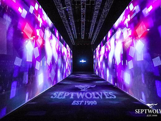 SEPTWOLVES 2019 F/W 全息大秀