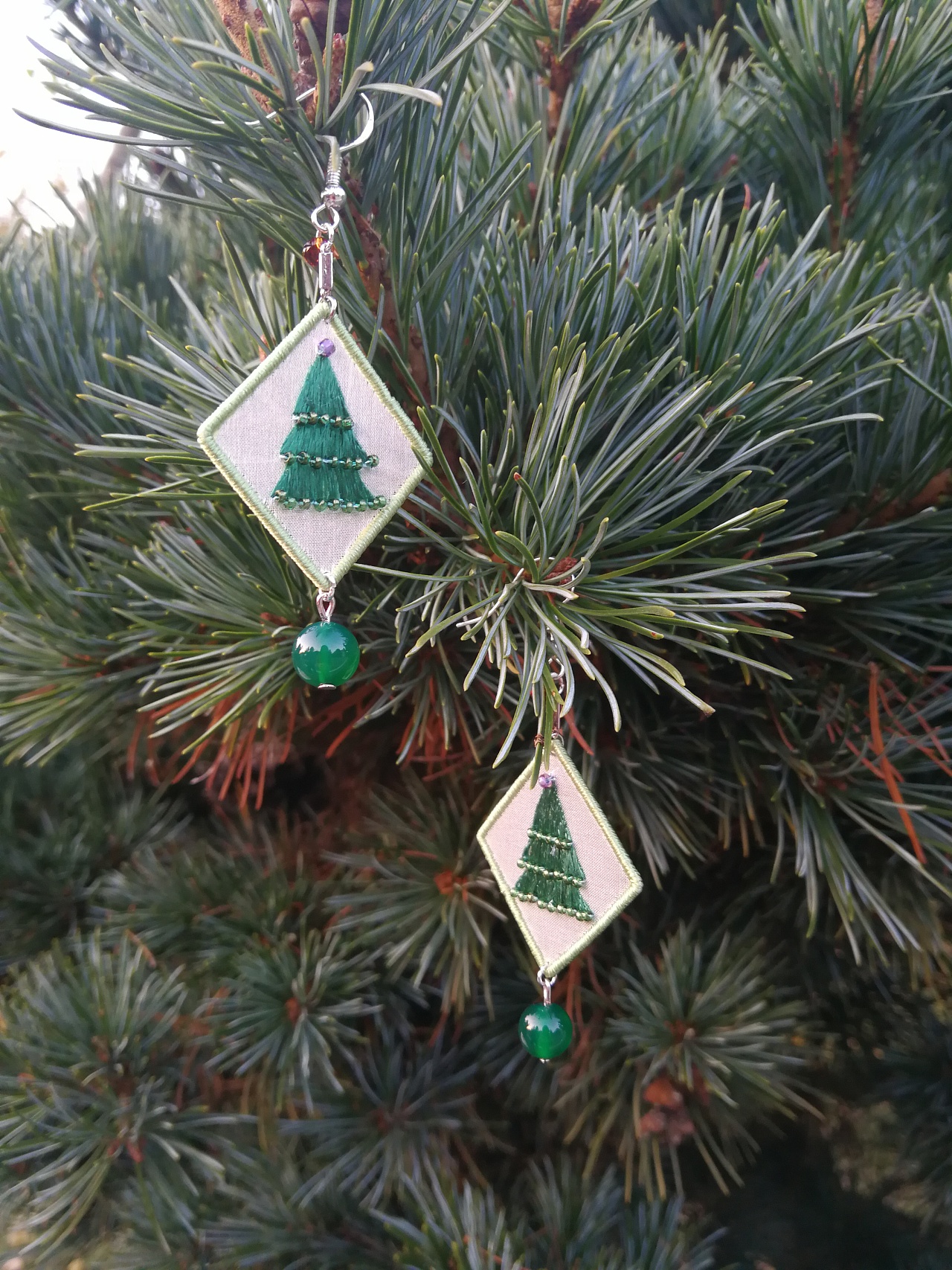 手工刺绣 【圣诞耳环】系列|手工艺|首饰设计|小黑兔的大板牙牙