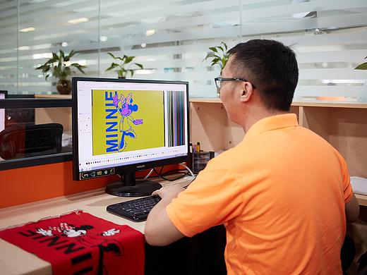 恒伊服饰公司办公室摄影 服装厂环境拍摄 东莞上门拍照
