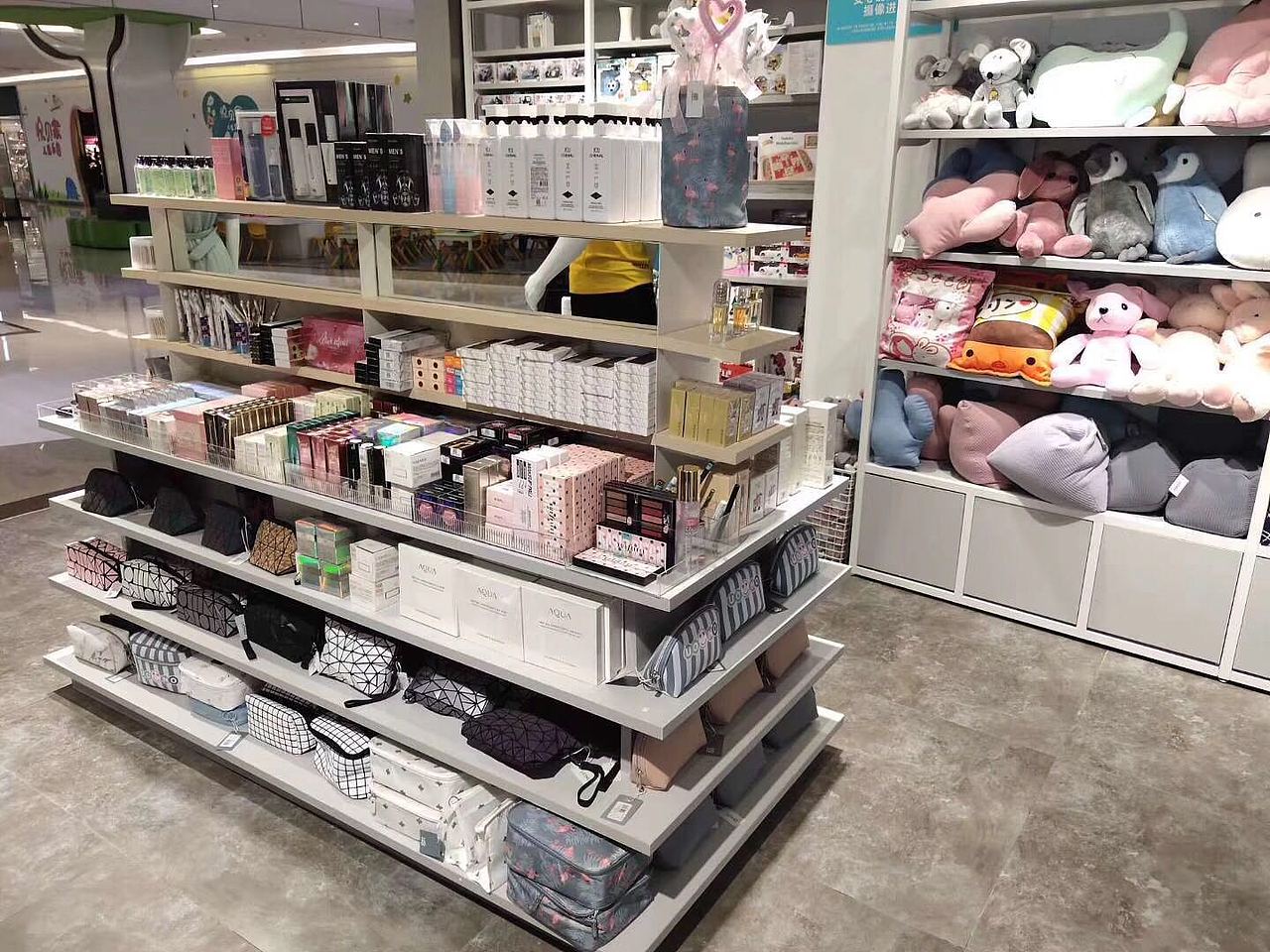 诺米货架的优势及摆放的方法