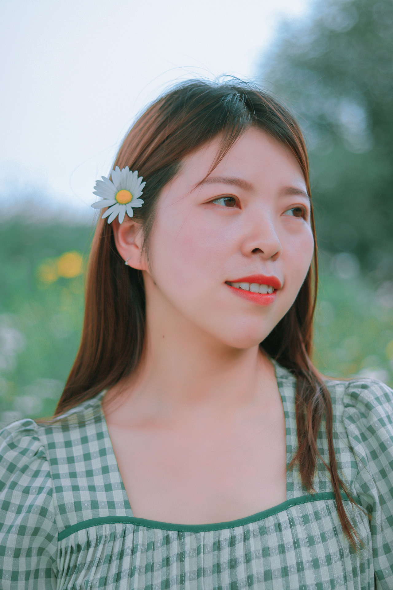 外景写真丨夏日·白云·安静的少女