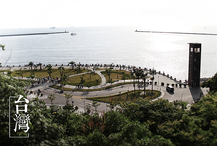 中山国立大学后山。看高雄的海。