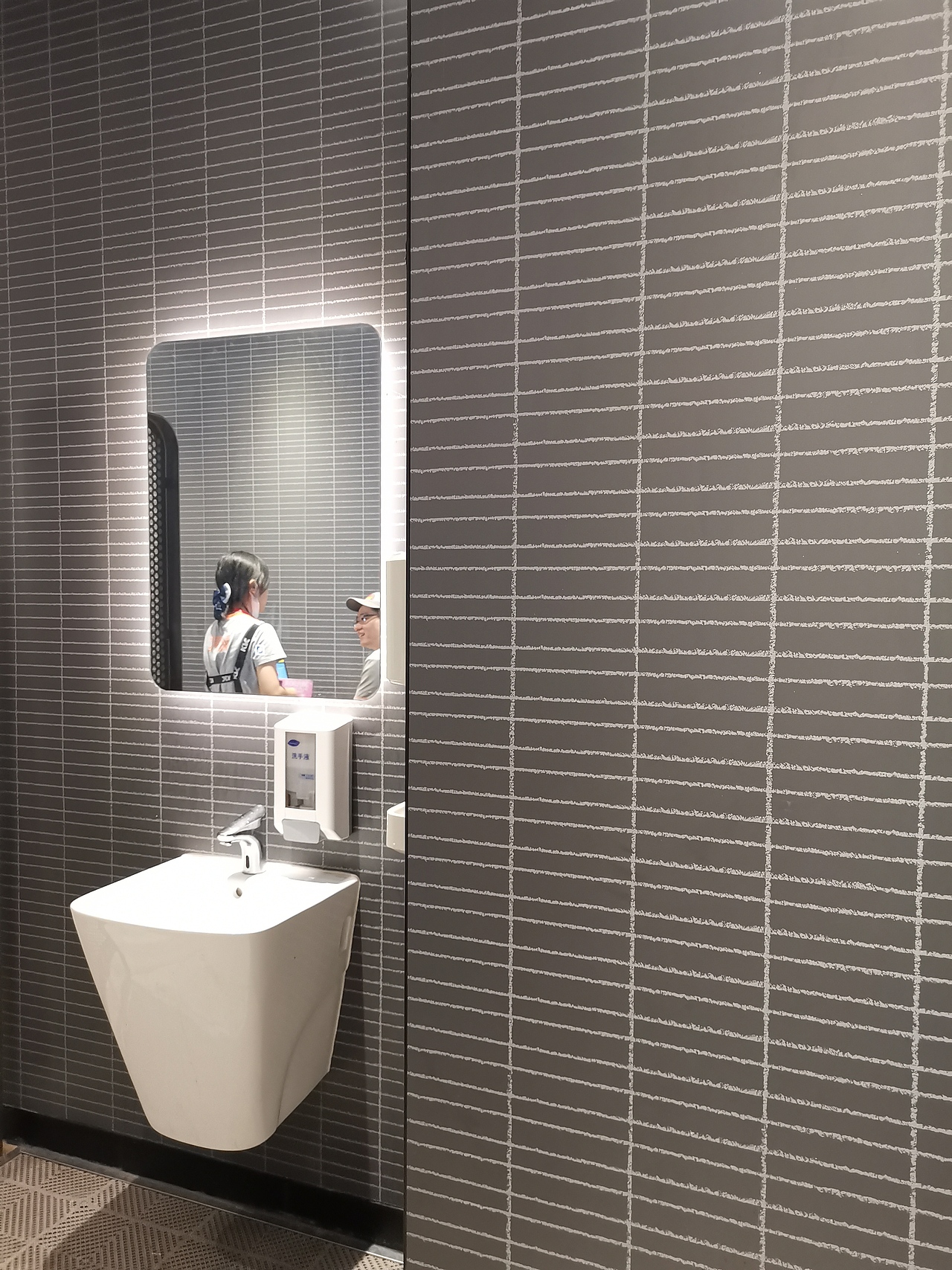 肯德基墙板 一种可以替代瓷砖岩板跨界新材