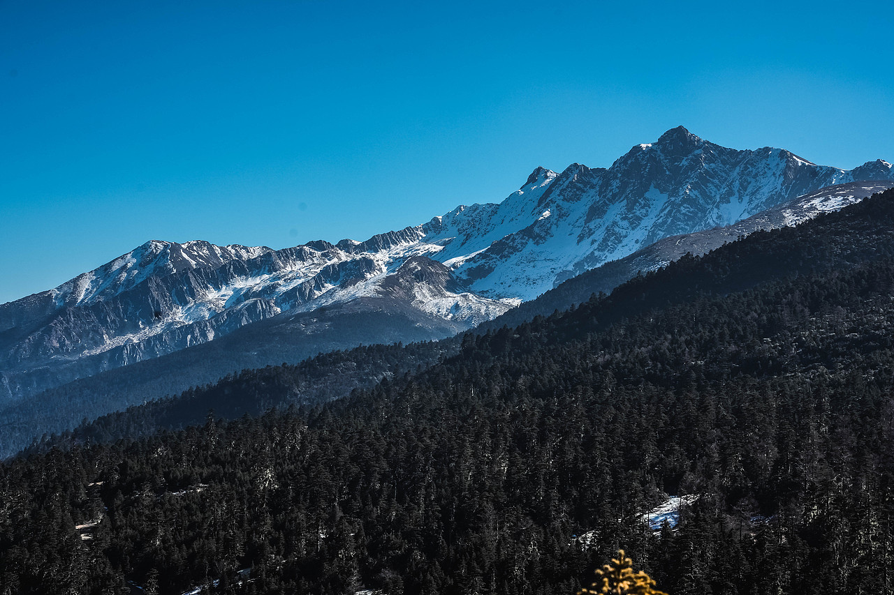 梅里雪山与日照金山邂逅