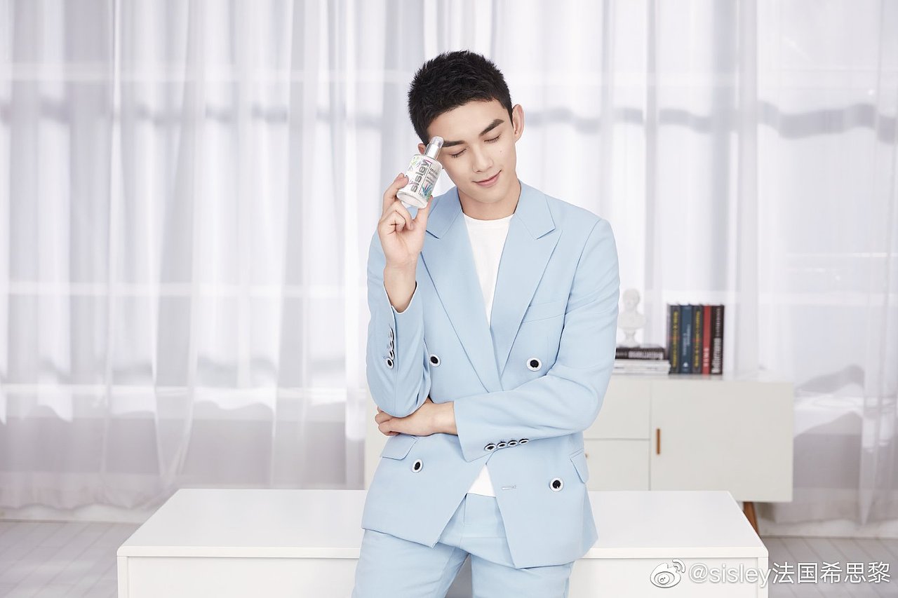 吴磊 Sisley（图ZMjY2NzcwODQ0） - 人像摄影 - 站酷设计师修图师Dahai大海原创素材 - 站酷ZCOOL