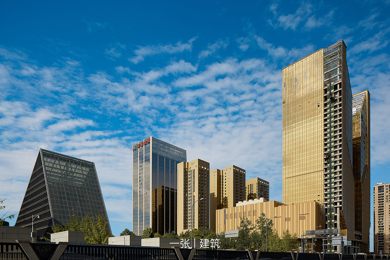 一张建筑空间摄影 #5 一路向南,成都的南门变化。