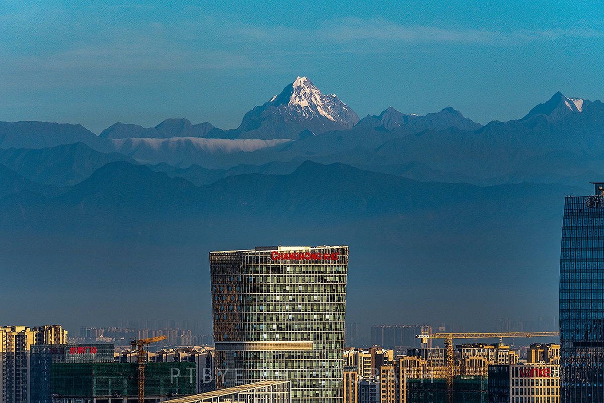 8月蓉城，雪山与穿月（图ZMjY5Nzk2ODM2） - 风光摄影 - 站酷设计师Ptbye原创素材 - 站酷ZCOOL