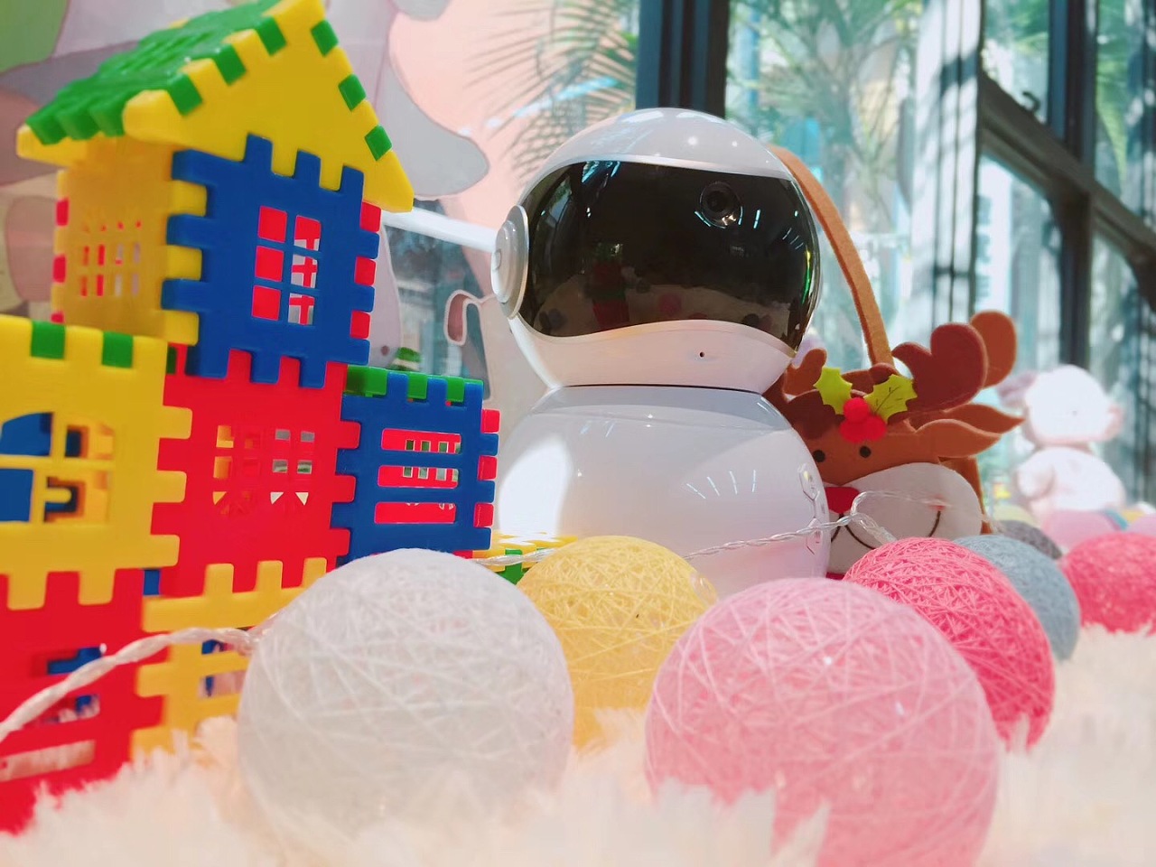 手机摄影——儿童陪伴机器人"贝贝礼"