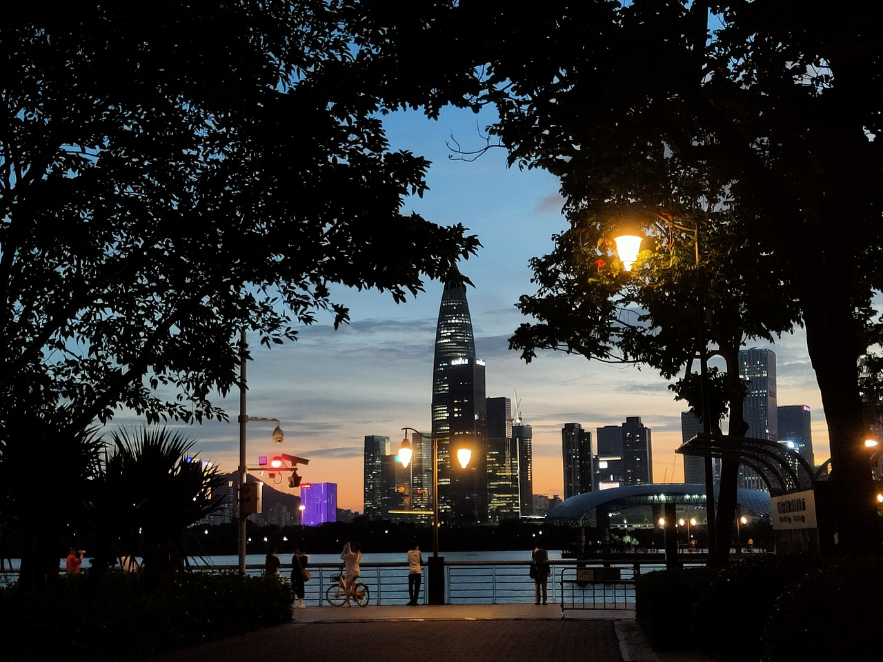 手机摄影—下班路上（图ZMzA2OTM4MDQ4） - 风光摄影 - 站酷设计师凌晨4点多原创素材 - 站酷ZCOOL