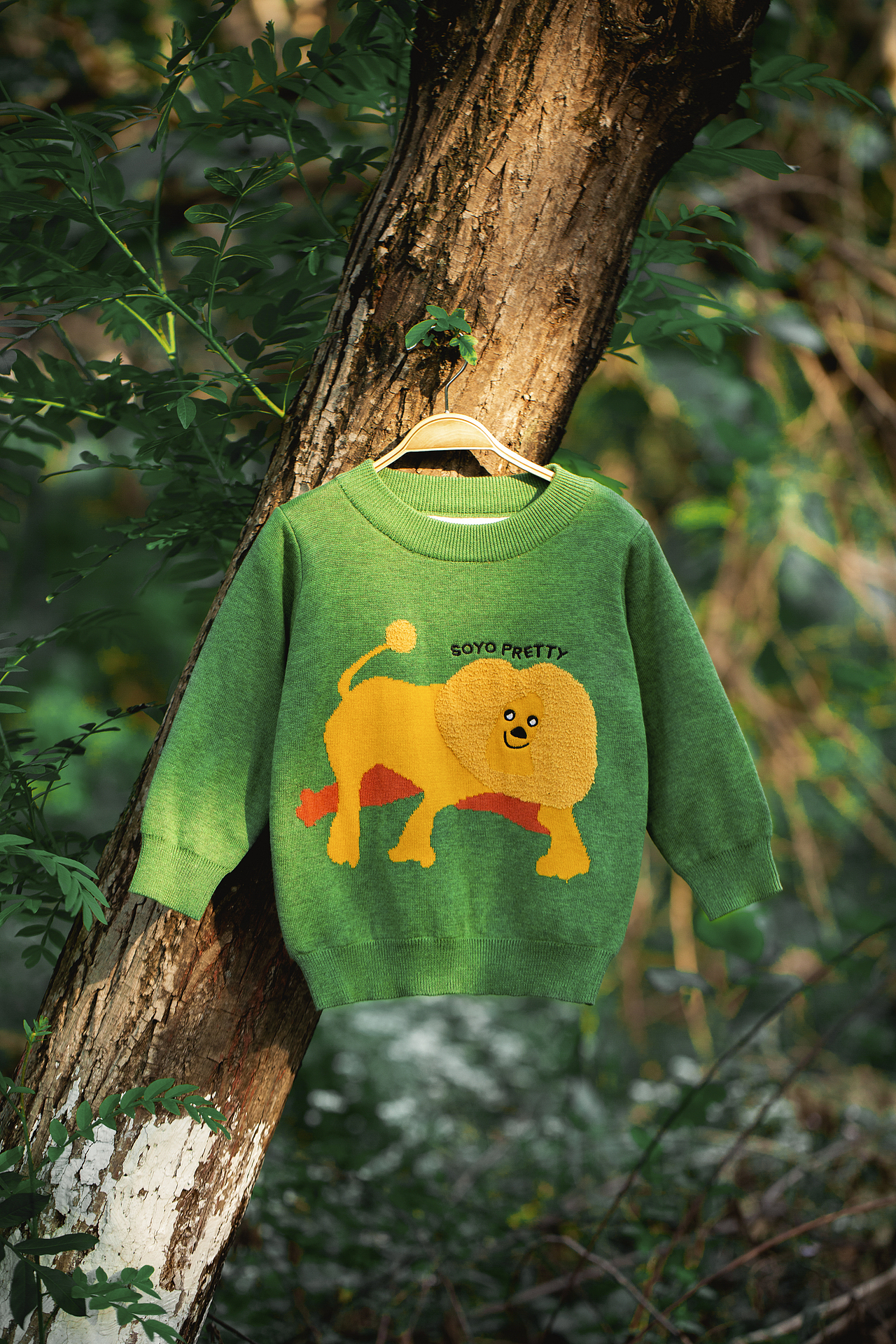 秋冬儿童毛衣户外拍摄