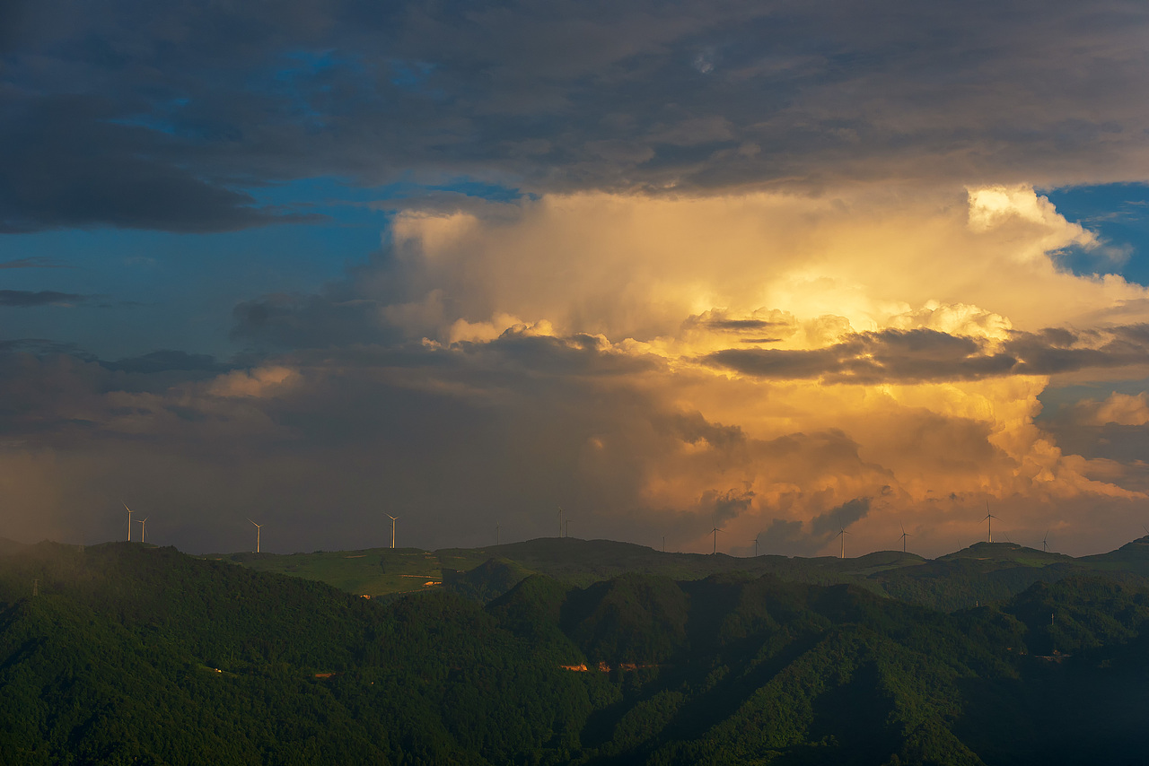 齐岳山夕阳余辉