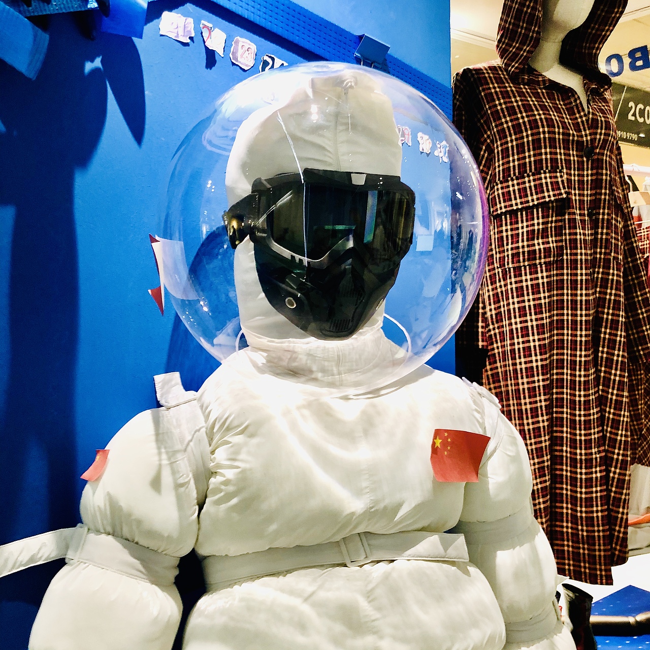 2019冬季橱窗设计:EXPLORE SPACE BY D.TWO