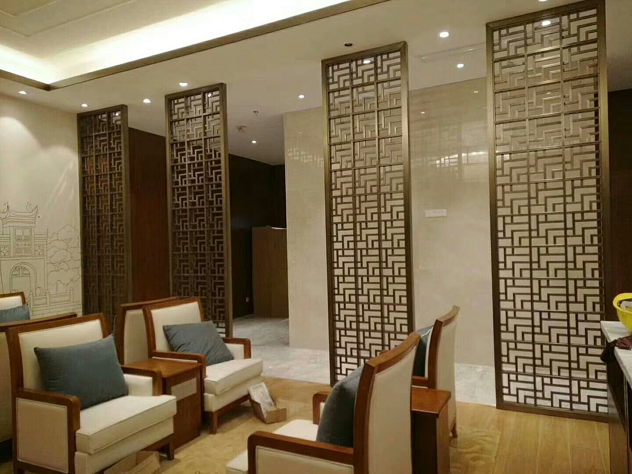 湖北酒店大堂屏风隔断不锈钢屏风隔断点缀生活