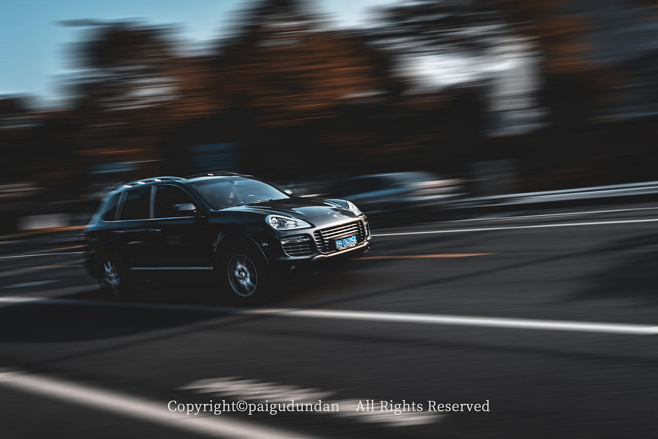 汽车的速度感——追焦"甩狙"