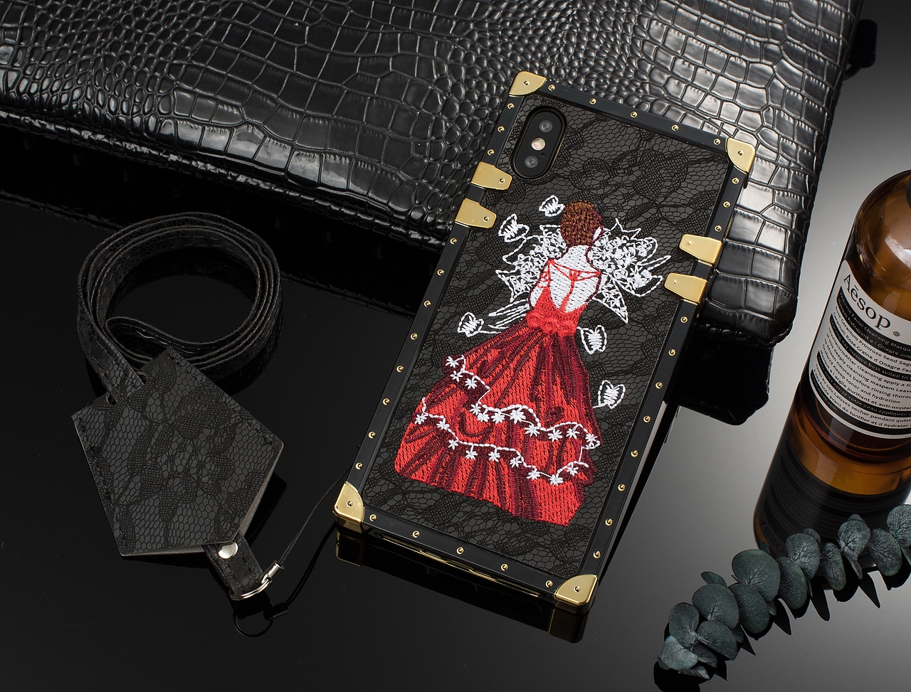 中国红和黑色真的非常搭非常好看-电商摄影