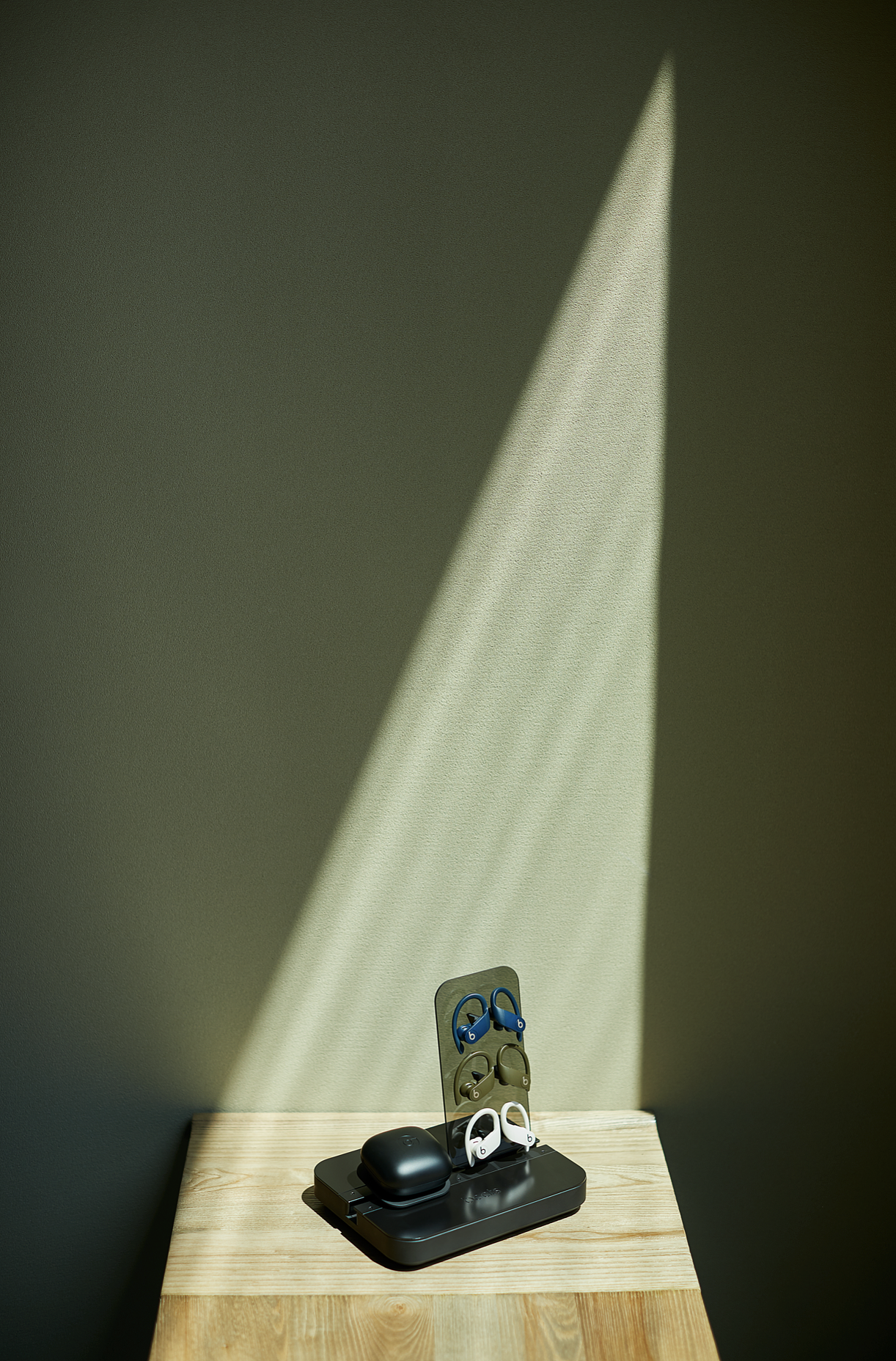 Photographer: Eddie Ma  Produced by Studio Ray 