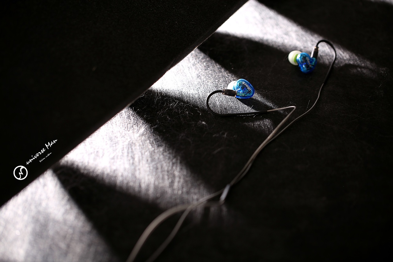 耳机 电商视觉定制 拍摄 摄影 静物 宇宙人